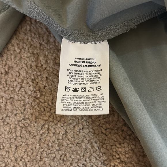 Nike yoga Dri-Fit capri leggings - Picture 3 of 3